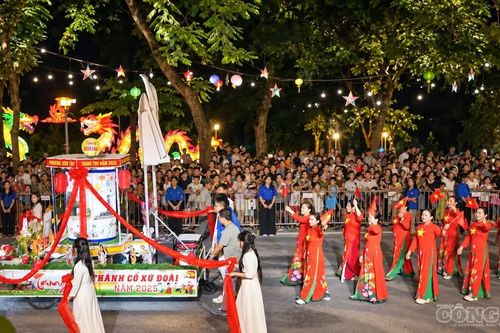 25 tổ dân phố kể chuyện Sơn Tây qua những mô hình đèn Trung thu