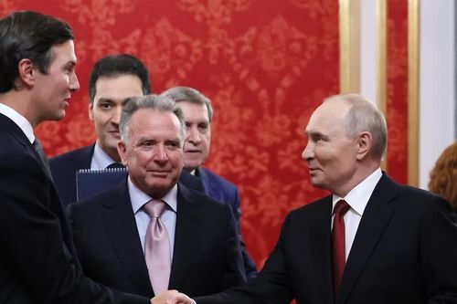 Tổng thống Nga Putin họp ba giờ đồng hồ với đặc phái viên Mỹ về xung đột Ukraine