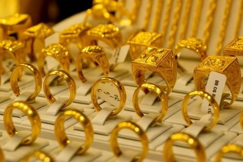 Giá vàng nhẫn tăng vượt vàng SJC