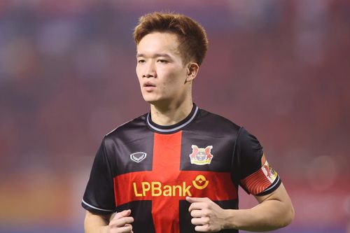 Hoàng Đức báo 'tin dữ' với HLV Kim Sang Sik trước FIFA ASEAN Cup