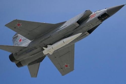 Vũ khí siêu vượt âm là gì? Tại sao không có hệ thống phòng thủ nào chặn được?