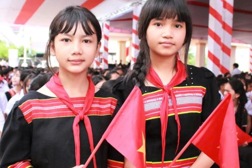Phía sau điểm nhấn của lễ khai giảng năm học mới