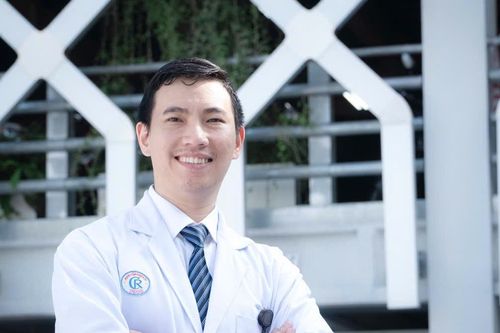 Bác sĩ Việt đỡ đẻ cho thai phụ 30 tuần trên máy bay từ châu Âu về TPHCM