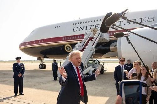 Ông Trump tiếp tục dùng chuyên cơ do Qatar tặng bất chấp nguy cơ an ninh
