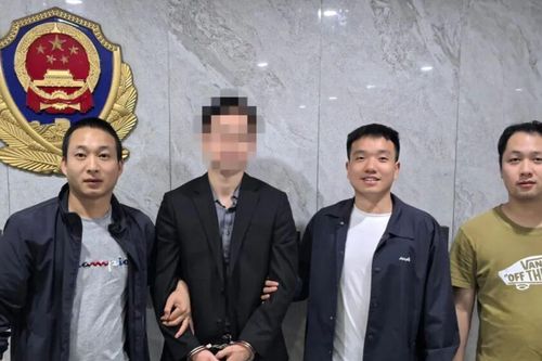 Mang tiền đi gửi tiết kiệm, cụ ông Trung Quốc nhận tin toàn bộ là 'tiền giả'