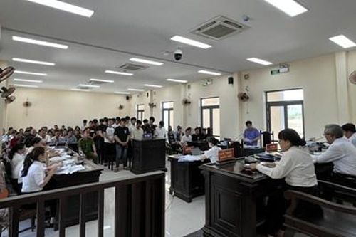 Xét xử nhóm 26 thanh thiếu niên gây rối trật tự công cộng