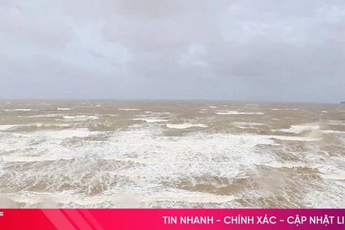 Tàu thuyền trên vùng biển Hà Tĩnh có nguy cơ chịu tác động của lốc xoáy, sóng lớn