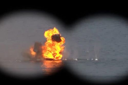 IRGC xác nhận tàu dầu bị Mỹ tấn công, ra đòn trả đũa vào cả tàu ở Hormuz và tàu liên hệ với Mỹ