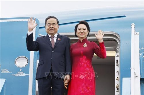 Chủ tịch Quốc hội và Phu nhân lên đường thăm chính thức Hàn Quốc, Mông Cổ