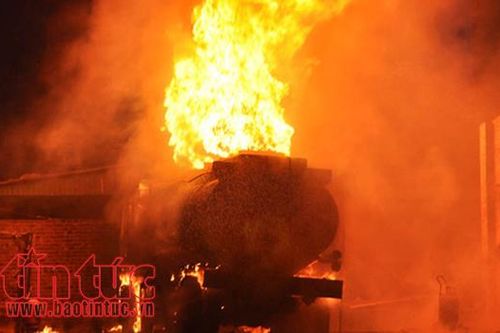 Iran: Nổ xe bồn chứa nhiên liệu, gần 20 người thương vong
