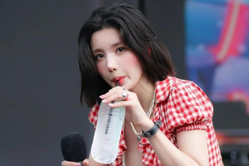 'Nữ thần Waterbomb' Kwon Eun Bi bất ngờ nói về chuyện kết hôn