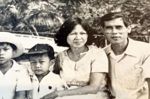 Người đầu tiên đưa tôi lên bục giảng