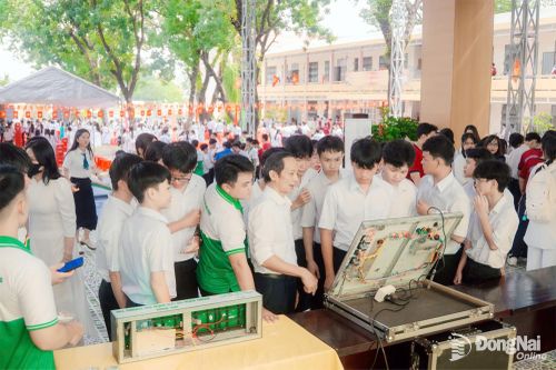 Dấu ấn không gian STEM và tư vấn hướng nghiệp của Trường Cao đẳng Miền Đông
