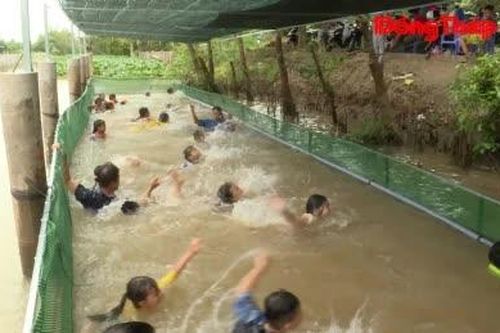 Mỹ Hiệp: Cho trẻ thêm kỹ năng giữa vùng sông nước