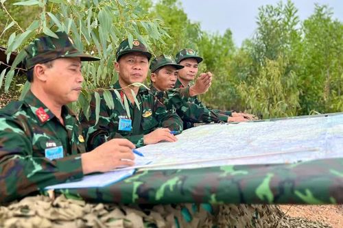 Lữ đoàn 573 hoàn thành diễn tập chỉ huy - cơ quan 1 bên, 1 cấp trên bản đồ và ngoài thực địa