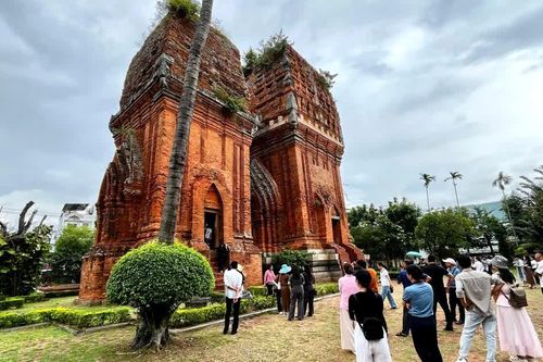 Đoàn đại biểu các tỉnh, thành tham quan di tích, điểm đến văn hóa tại Gia Lai