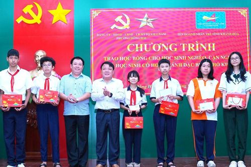 Phường Đông Hải phối hợp trao 200 suất học bổng cho học sinh có hoàn cảnh khó khăn