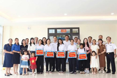 Học viện Hải quân tuyên truyền biển, đảo cho học sinh