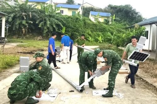 Chung tay “Thắp sáng bản làng” ở khu tái định cư biên giới Trịnh Tường