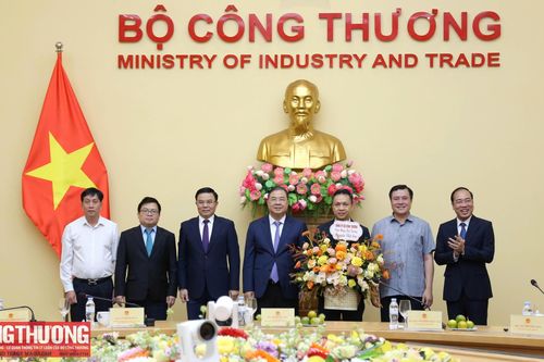 Trao Quyết định bổ nhiệm Thứ trưởng Bộ Công Thương Nguyễn Việt Sơn
