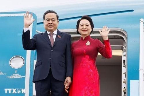 Chủ tịch Quốc hội Trần Thanh Mẫn và Phu nhân lên đường thăm chính thức Hàn Quốc và Mông Cổ