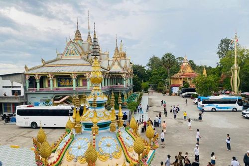 Chiêm bái tượng Phật nằm lớn nhất Việt Nam tại chùa Som Rong