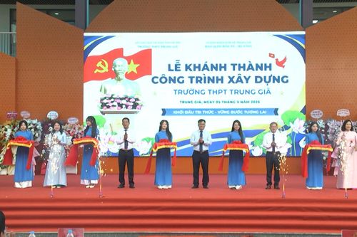 Khai giảng năm học trong ngôi trường mới ở Trung Giã