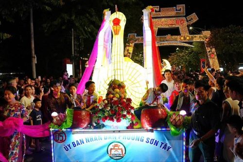 Rộn ràng không khí Trung thu sớm tại Thành Cổ Sơn Tây