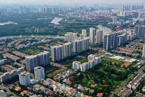 Doanh nghiệp BĐS lợi nhuận tăng, dòng tiền vẫn chịu áp lực