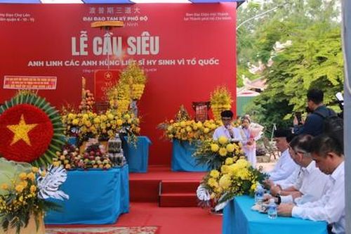 Dâng hương tưởng niệm, cầu siêu các anh hùng liệt sĩ tại Công viên Lê Thị Riêng