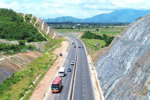 Đề xuất mở rộng hơn 350km cao tốc Bắc - Nam lên 6 làn xe