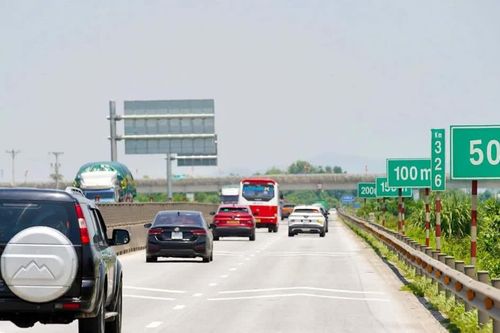 CSGT làm rõ quy định xử phạt lỗi không giữ khoảng cách trên cao tốc