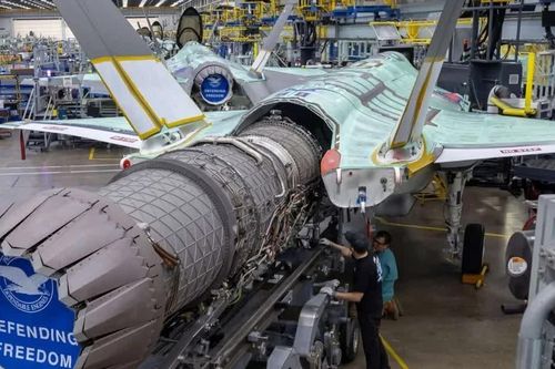 Phần Lan tự lắp động cơ F135 cho tiêm kích F-35A