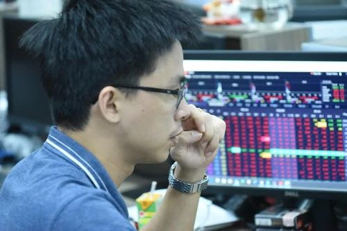 Chứng khoán ngập sắc đỏ, VN-Index quay đầu giảm hơn 31 điểm