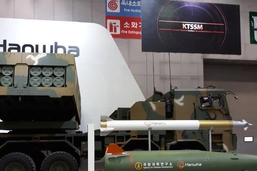 Pháo phản lực K239 Chunmoo Hàn Quốc đánh bại HIMARS Mỹ trong cuộc đối đầu trực diện