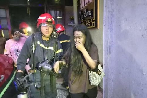 Cận cảnh cuộc giải cứu 26 người trong đám cháy khách sạn ở Tân Sơn Nhì