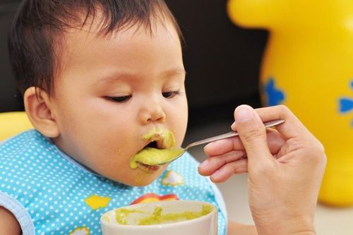 Nhóm thực phẩm cha mẹ nên ưu tiên khi trẻ bắt đầu ăn dặm