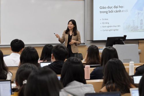 Cử nhân có được đứng lớp đại học?