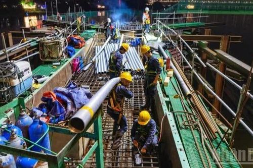 Cuộc đua tiến độ trên các cây cầu lớn bắc qua sông Hồng