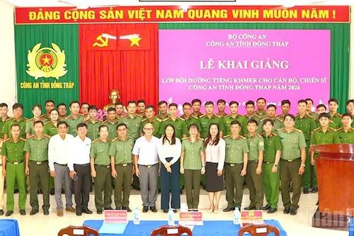 Đồng Tháp: Khai giảng lớp bồi dưỡng tiếng Khmer cho Công an