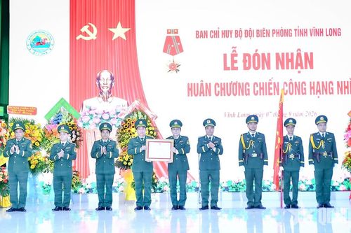 Ban chỉ huy BĐBP tỉnh Vĩnh Long đón nhận Huân chương Chiến công hạng Nhì