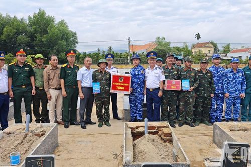 Vùng Cảnh sát biển 2 thăm, động viên lực lượng tham gia 'Chiến dịch 500 ngày đêm'