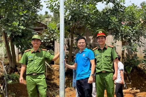 Thắp sáng bản làng vùng cao Trà Leng