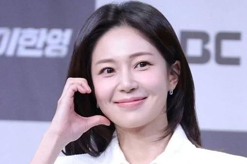 Chuyện tình xa cách xuyên Canada của 'Ác nữ mang gương mặt thiên thần xứ Hàn' Baek Jin Hee
