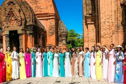 'Đại sứ nhan sắc' lan tỏa hình ảnh Việt Nam ra thế giới