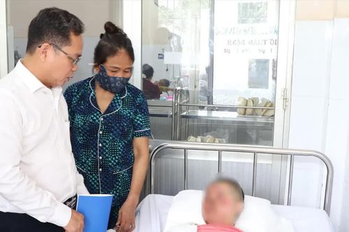 Thăm hỏi, hỗ trợ nạn nhân vụ cháy tại phường Đông Hưng Thuận