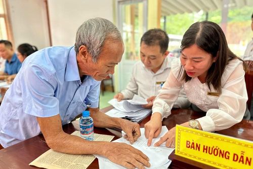 Dẹp nạn ưu ái 'cò' làm thủ tục đất đai