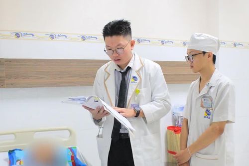 Chủ quan sau tai nạn, hai thanh niên suýt mất mạng vì máu tụ não