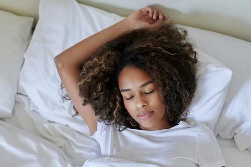 Ngủ nướng cuối tuần có thể không xấu như bạn nghĩ