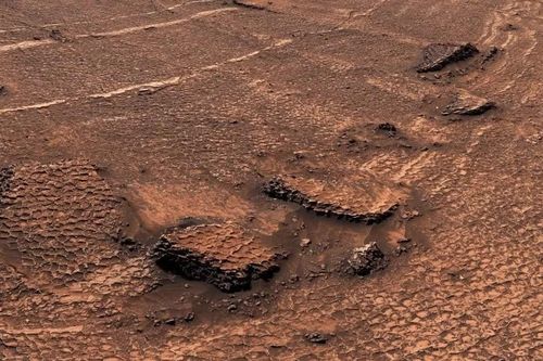 Tàu Curiosity phát hiện cấu trúc hình tổ ong kỳ lạ trên sao Hỏa.